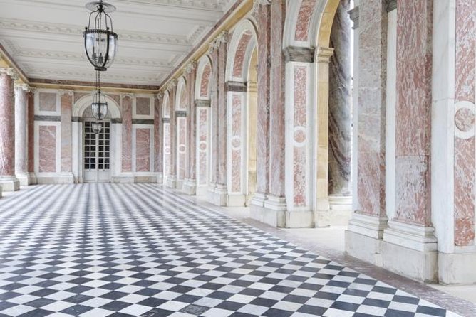 Versailles Palace & Marie-Antoinette's Estate Guided Tour - The skip-the-line advantage inside the Palace of Versailles