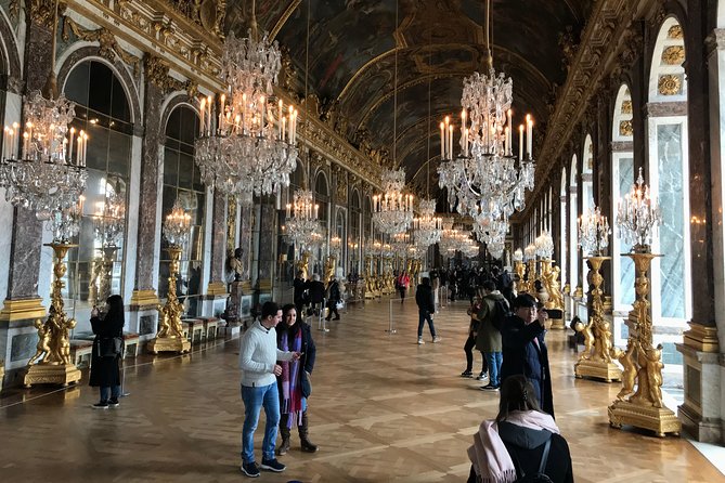 Versailles Palace & Marie-Antoinette's Estate Private Guided Tour - Hall of Mirrors stops, plus the 1871 and 1919 context