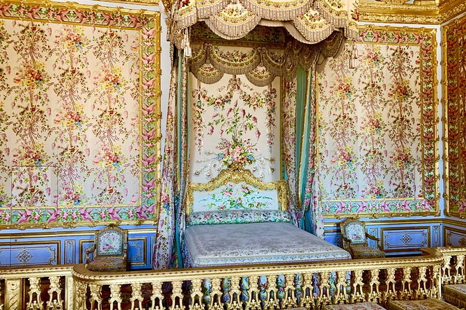 Versailles Palace & Marie-Antoinette's Estate Private Guided Tour with Lunch - Palace of Versailles: State Apartments and the Hall of Mirrors, made readable