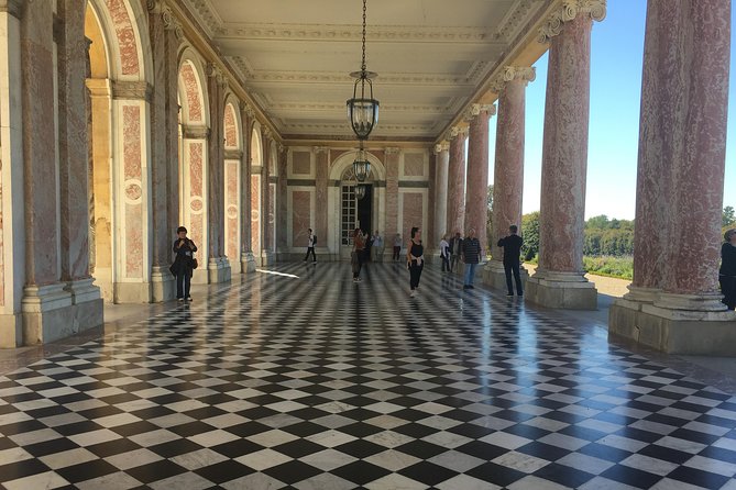Versailles Palace & Marie-Antoinette's Estate Private Guided Tour with Lunch - Lunch at La Flottille near the Grand Canal: included, but verify specifics
