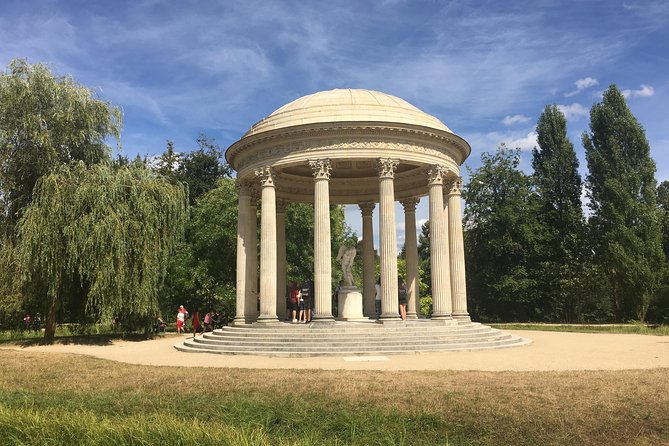 Versailles Palace & Marie-Antoinette's Estate Private Guided Tour with Lunch - Le Hameau de la Reine: Marie-Antoinette’s countryside fantasy