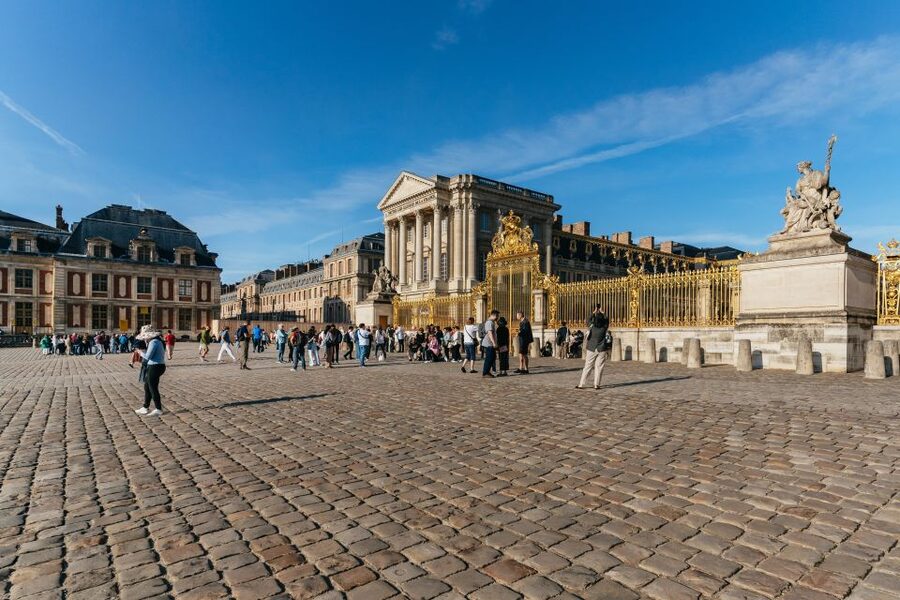 Versailles: Palace of Versailles Skip-the-Line Guided Tour - Crowd Reality: Why a Guide Helps Inside