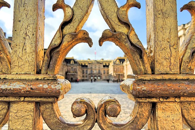 Versailles Palace Private Half Day Guided Tour including Hotel Pickup from Paris - French Gardens With André Le Notre and 55 Fountains