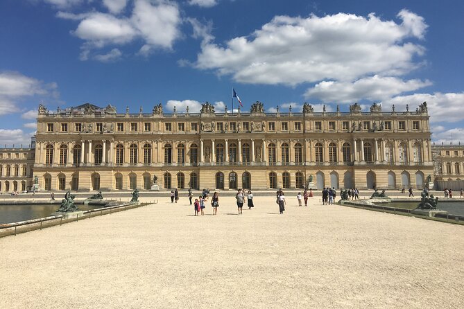 Versailles Palace Private Tailored Guided Tour With Hotel Pickup - City of Versailles Drive-By: A Quick Sense of Place Before You Arrive