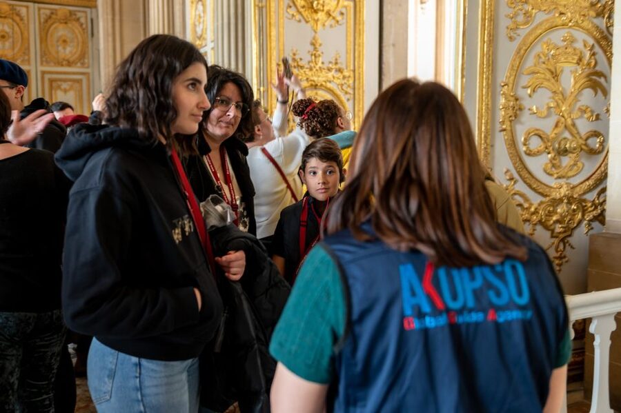 Versailles: Private Family Tour of Palace w/ Reserved Entry - Skip the palace lines and keep the whole family moving