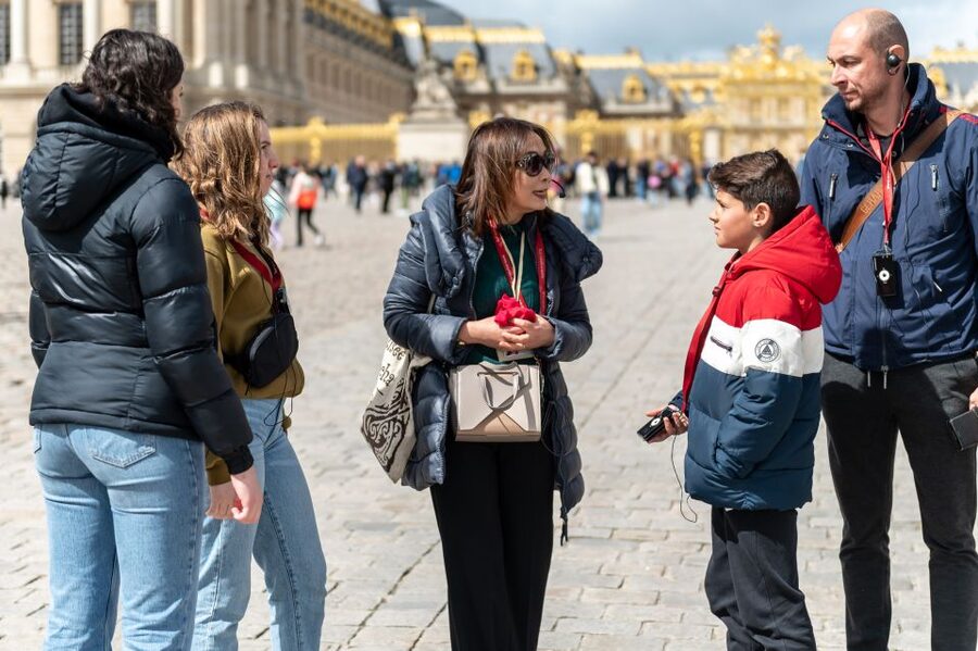 Versailles: Private Family Tour of Palace w/ Reserved Entry - Meeting at Place dArmes, and what your 2 hours really covers