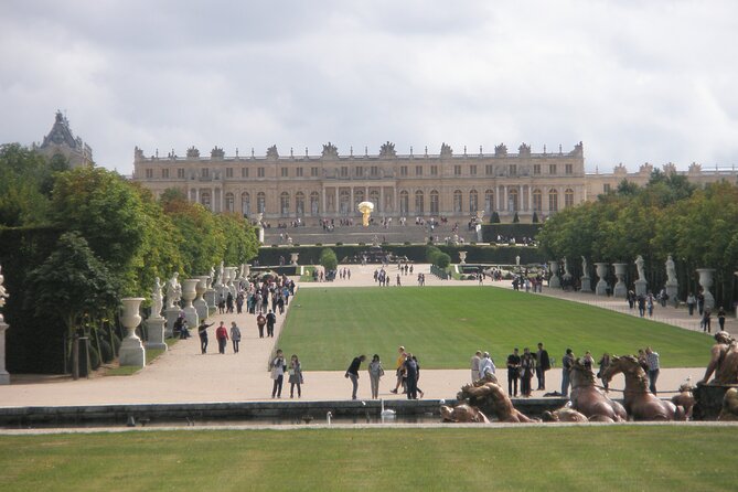 Versailles Private Guided Tour - Reserved Entry Included - Stop 3: Gardens of Versailles Only on the 3-Hour Option
