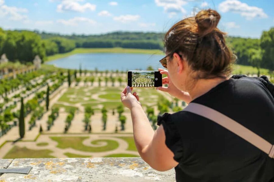 Versailles: Private Half-Day Guided Tour from Paris - Hall of Mirrors: the sightline moment that makes Versailles click