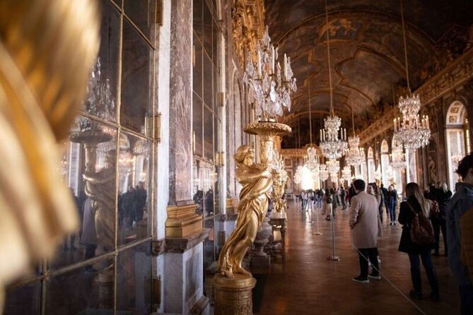 Versailles Royal Palace & Gardens with Exclusive Petit Apartments - Meeting point and security: start on time at the Louis XIV statue