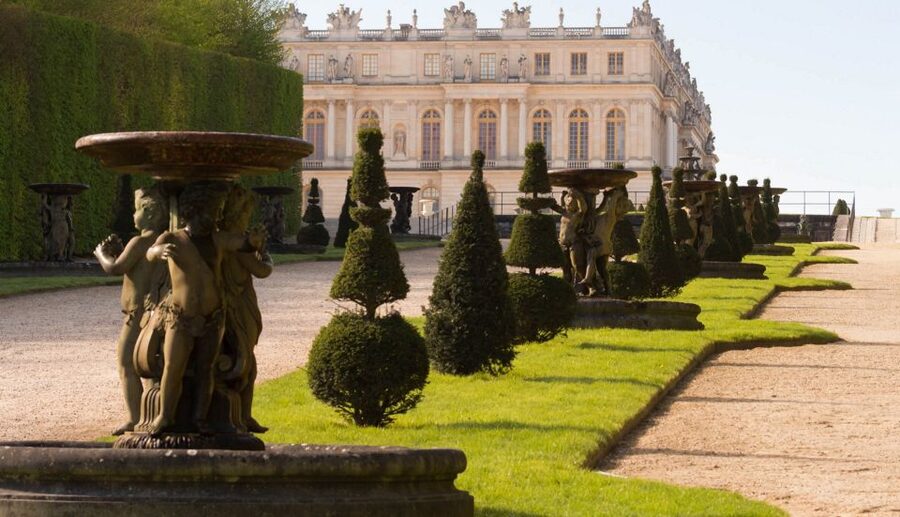 Versailles: Skip-the-Line Day Tour & Transfer from Paris - Lunch at La Petite Venise near the Grand Canal