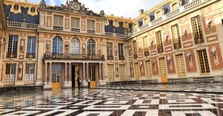 Versailles: Skip-the-Line Guided Palace Tour and Full Access - Versailles in 90 minutes, without the line chaos