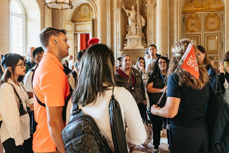 Versailles: Skip-the-Line Tour of Palace with Gardens Access - GetYourGuide Shop to Palace Entrance: how priority works without the chaos