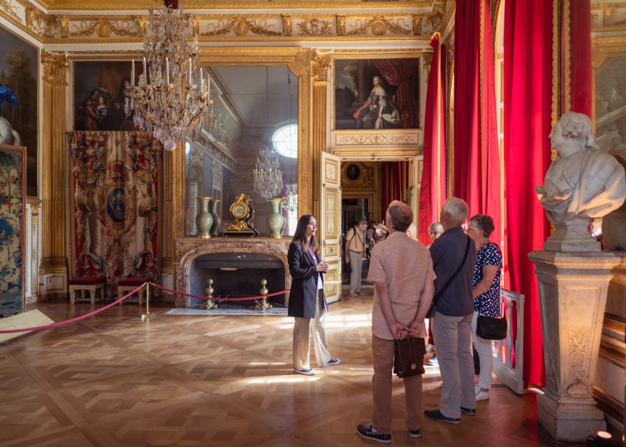 Versailles: Skip-the-Line Versailles Palace and Gardens Tour - Crowds and photos: how to handle packed rooms