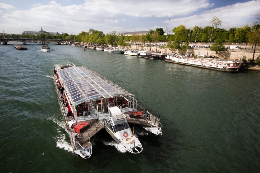 Vintage 2CV tour + Cruise - The Magic of a Vintage 2CV in the City of Lights