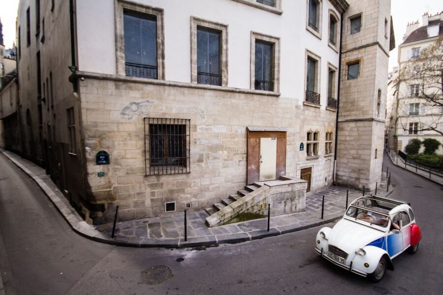 Vintage 2CV tour + Cruise - Seine Cruise on Bateaux Parisiens: Glass Views and Headset Stories