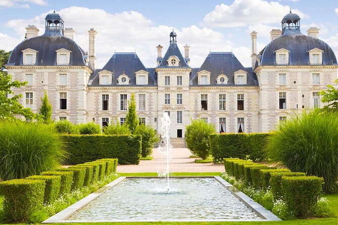 Visit of the Loire Valley Castles in one day from Paris - English support, audio guides, and what kind of guidance you’ll get