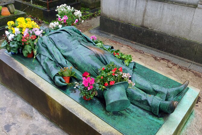 Visit to Père Lachaise Cemetery: a self-guided tour - Who this tour suits best (and who might prefer something else)