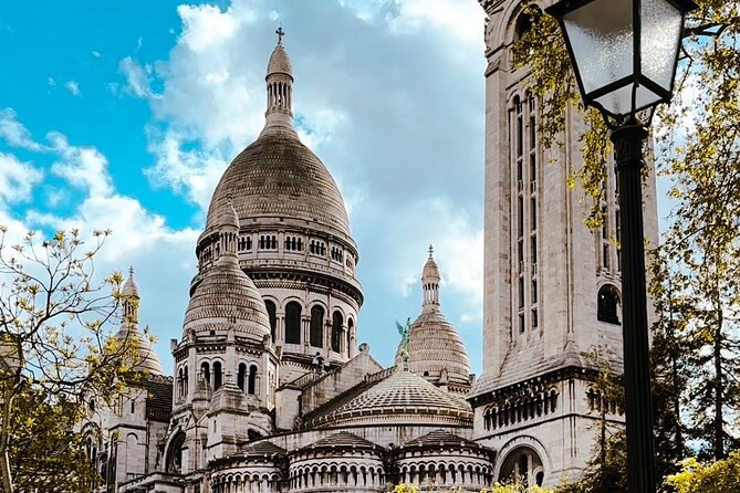 Walking Tour in Montmartre with a guide - Meeting at Abbesses: the easiest start point