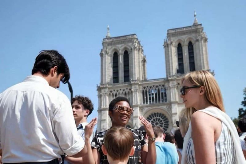 Walking Tour of Notre Dame Island and Sainte Chapelle Option - Hidden Stops and Quick Walk Segments: How the Tour Keeps Your Attention