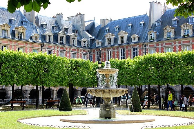 Welcome to Paris - Stop 3: Opera / Bourse, looking at Paris where old money still talks