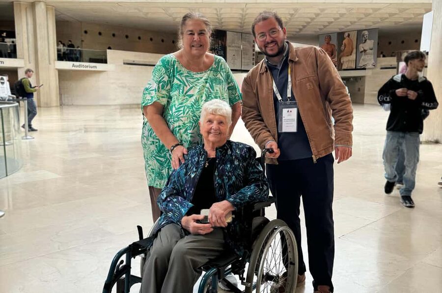 Wheelchair-Frendly Private Louvre Tour – Stress-Free & Easy - The accessible van ride that sets the tone for a stress-free start