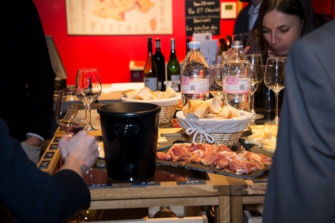 Wine and cheese tasting in Bastille - Cheese and baguette: the food role is smarter than it looks