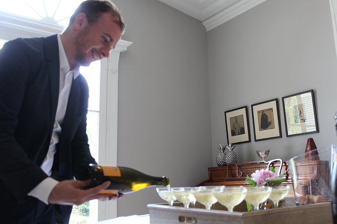 Wine tasting tour in Loire Valley with castle visits and lunch - Wine tasting with a game and a real estate visit