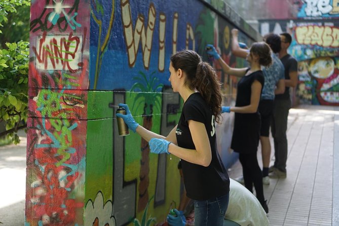 Workshop Graffiti Mural - What you actually do: spray basics to a shared mural