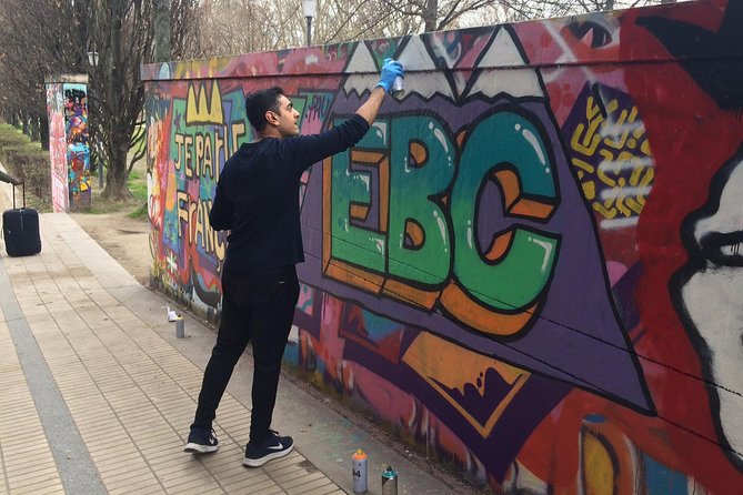 Workshop Graffiti Mural - The instructors: patient teaching and real technique