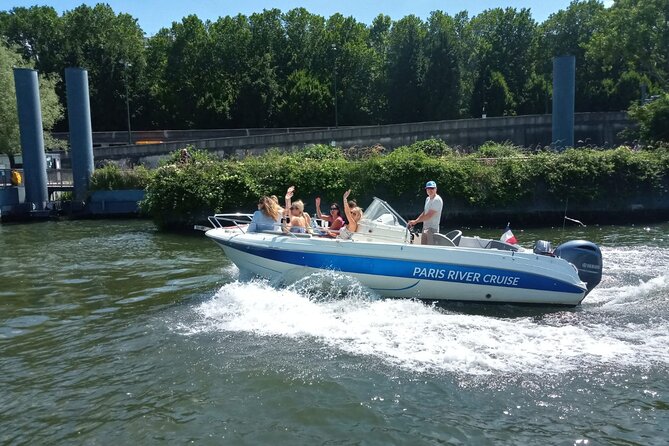 Your Private boat Captain Guide Explore Historical Paris - Île de la Cité: Paris’s Core, Seen as a River Island