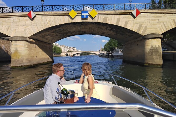 Your Private boat Captain Guide Explore Historical Paris - Saint Louis Island: The Pretty Stroll Side of Old Paris