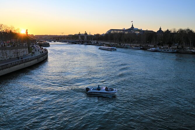 Your Private boat Captain Guide Explore Historical Paris - Getting On Board at Port de Javel Haut (and Why the Start Point Matters)